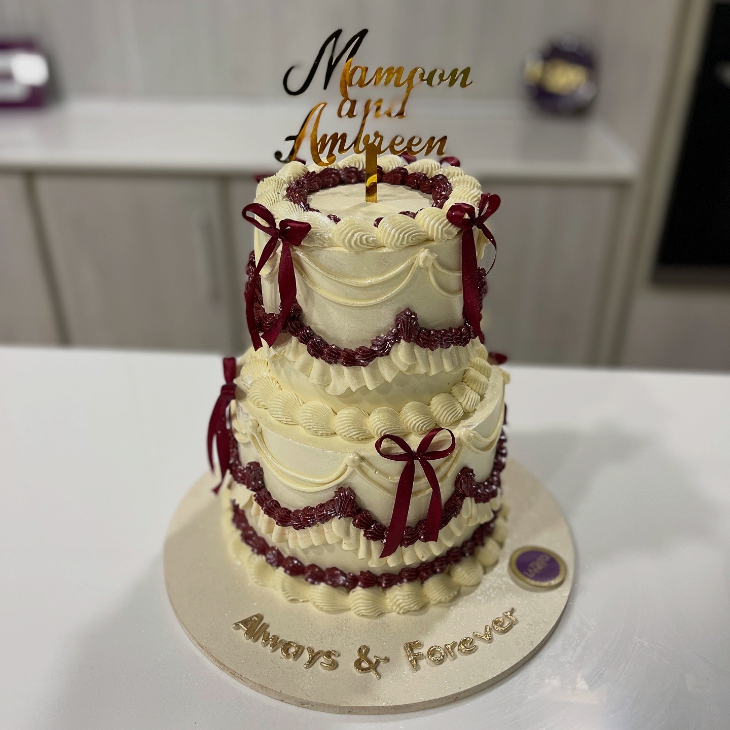 Vintage 2 Tiers cake